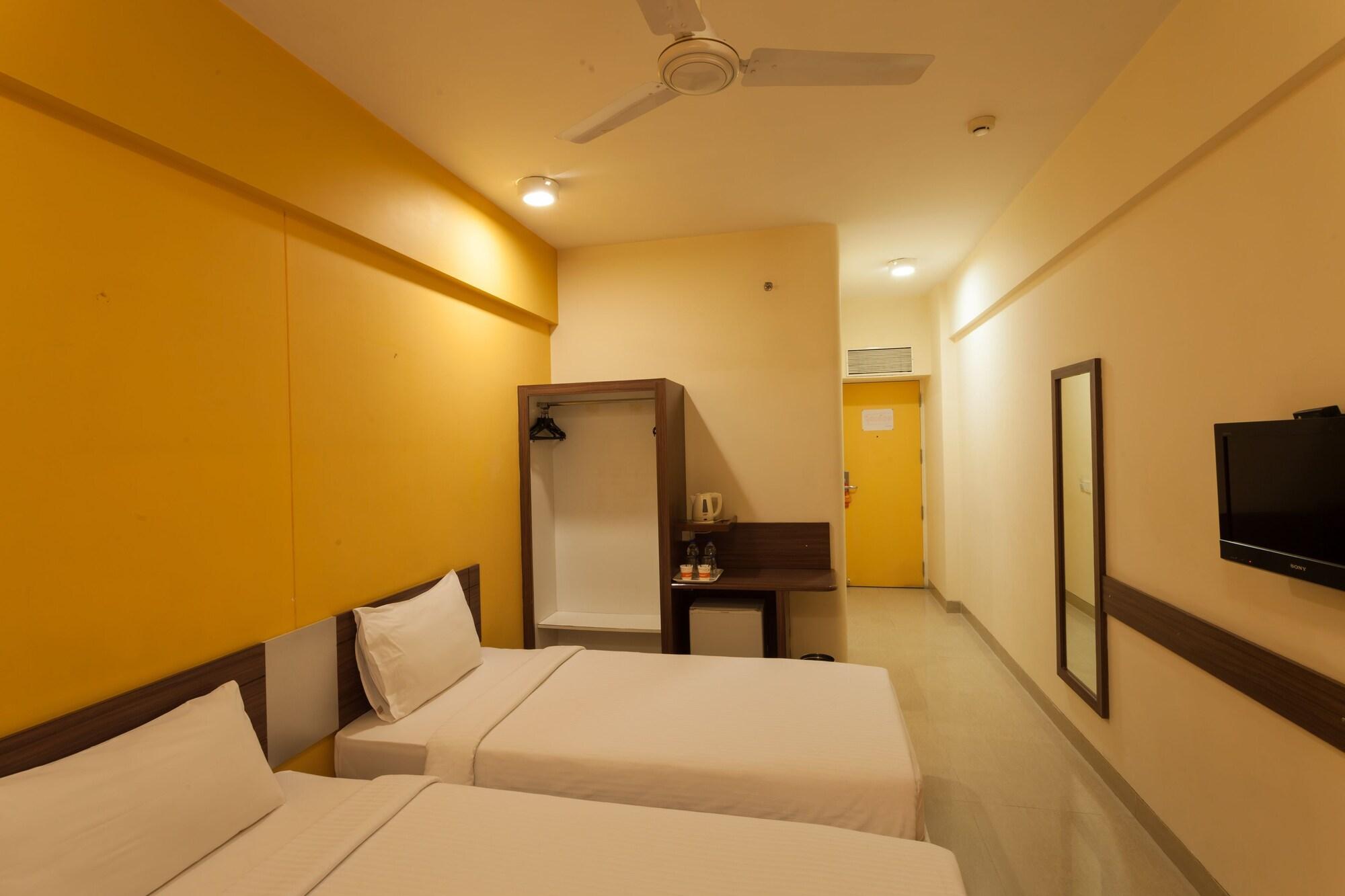 Ahmedabad Vastrapur Hotel Екстериор снимка