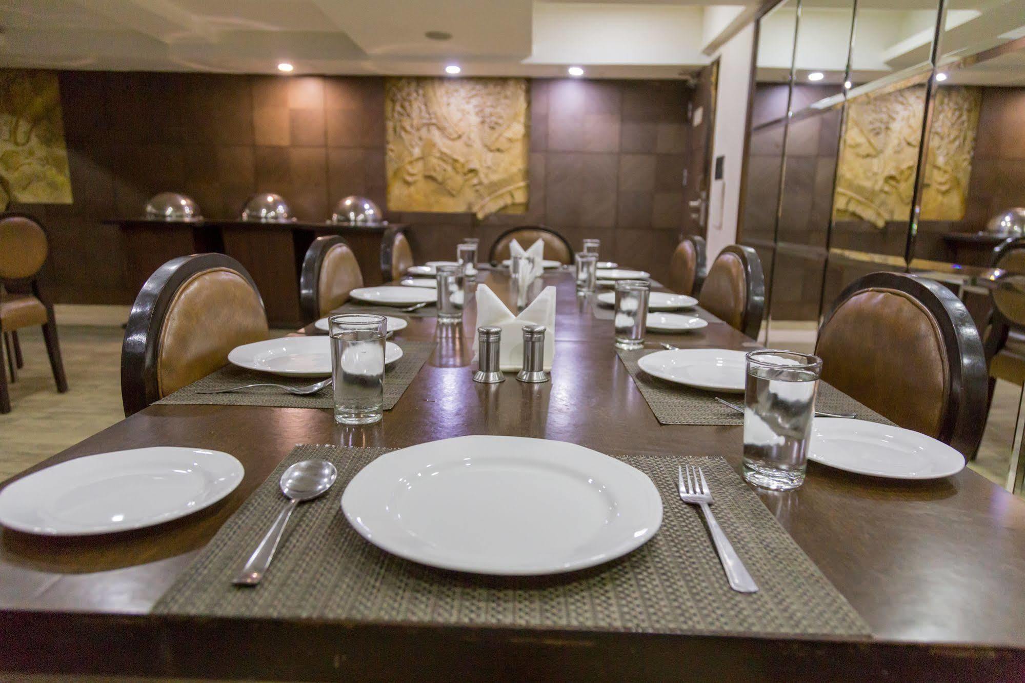 Ahmedabad Vastrapur Hotel Екстериор снимка